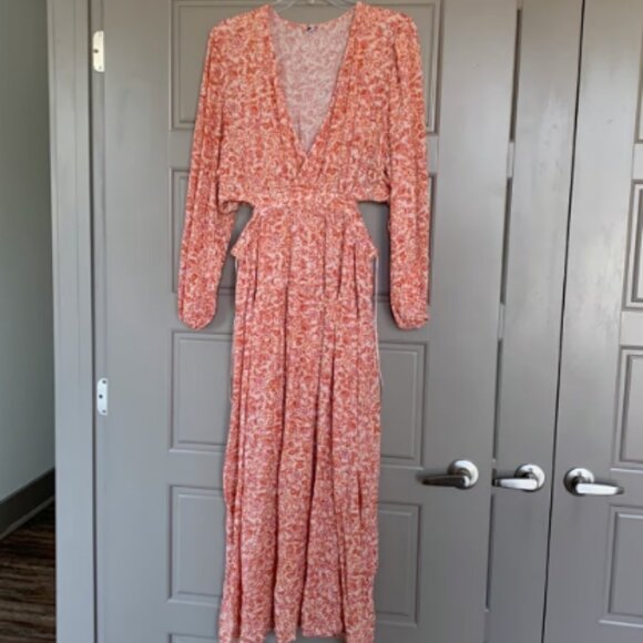 Women's dress - Picture 2 of 3